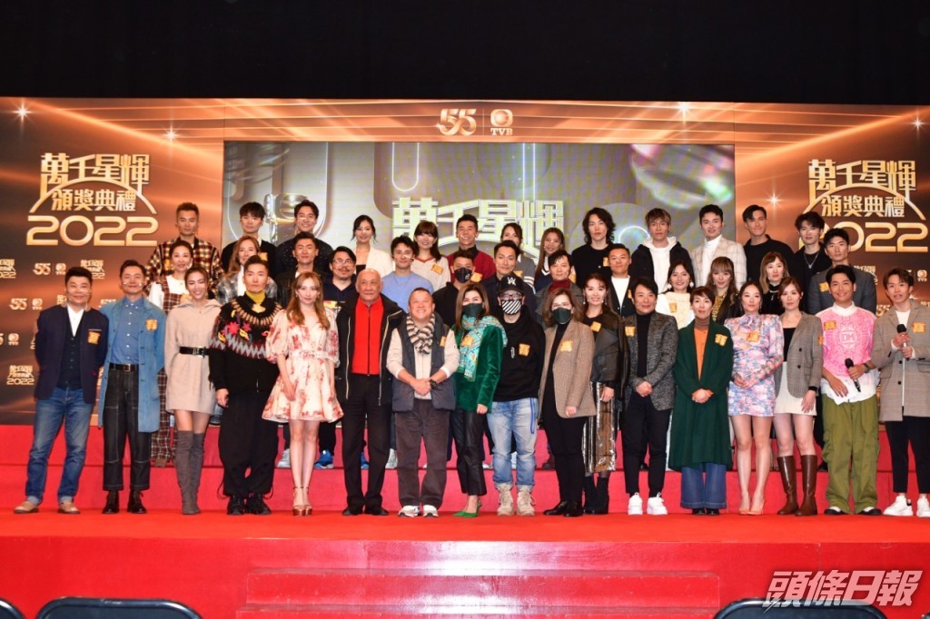 大合照，失十強的龔嘉欣企頭排靠正中位置！